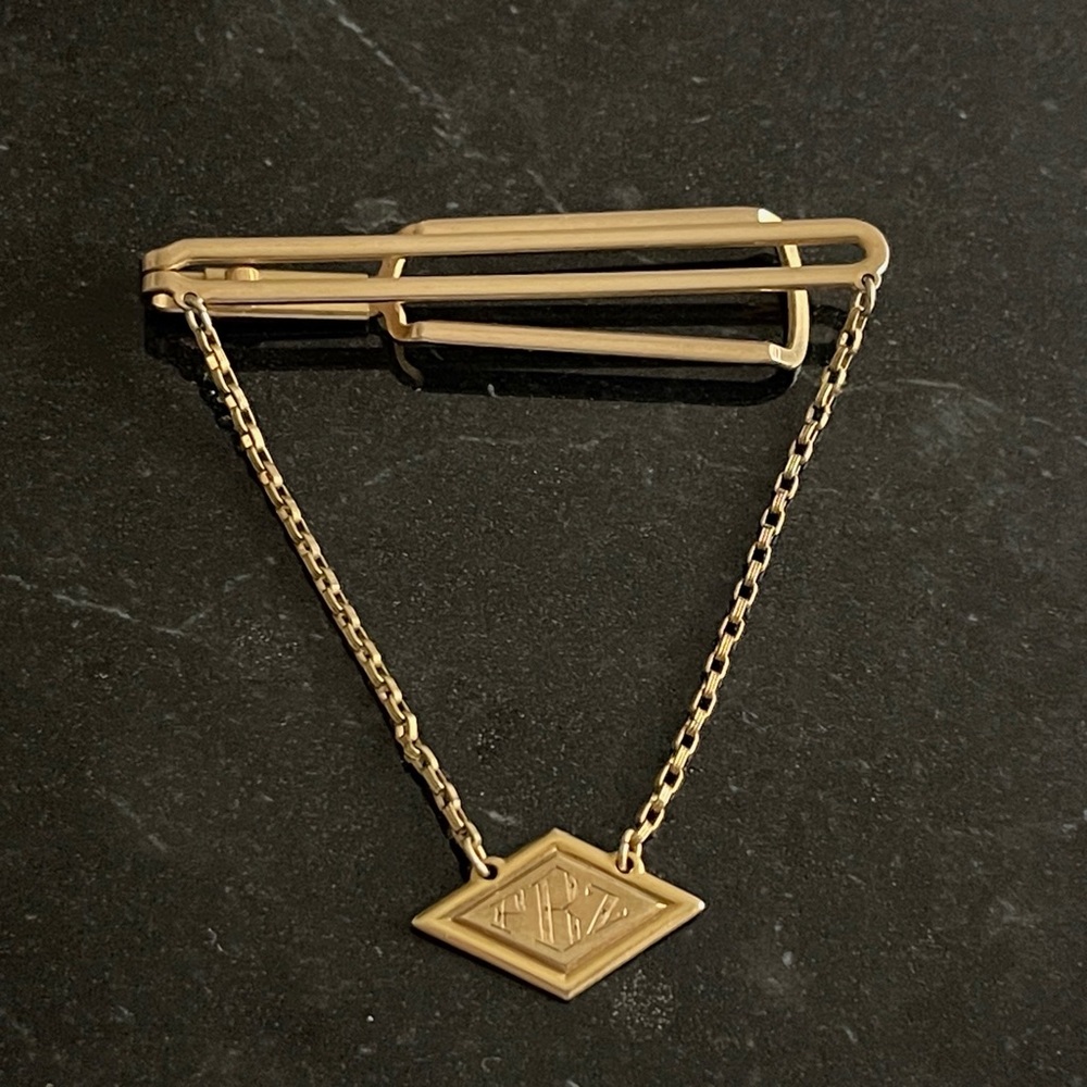 Vintage gold tone Hadley tie.